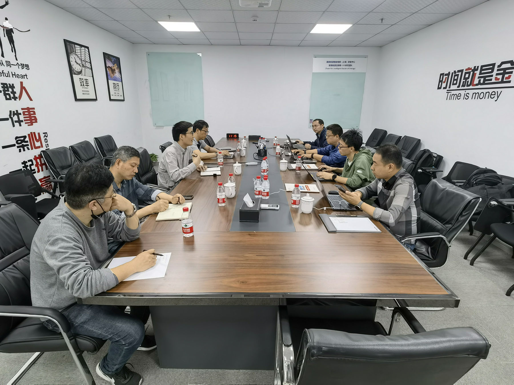 A delegation from the New Energy and Energy Storage Research Institute of the R&D Center of China Guodian Nanjing Automation Co., Ltd. visited and exchanged ideas with Xixing Technology.